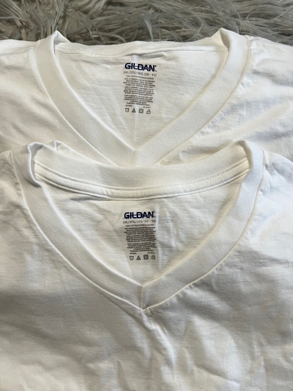 Gildan White V-Neck T-Shirts - Pack of 4 Sz 2 XL $13.00
